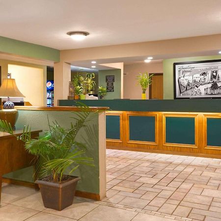 Super 8 By Wyndham Lynchburg Va Otel Dış mekan fotoğraf