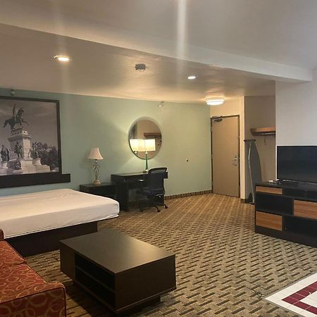 Super 8 By Wyndham Lynchburg Va Otel Dış mekan fotoğraf