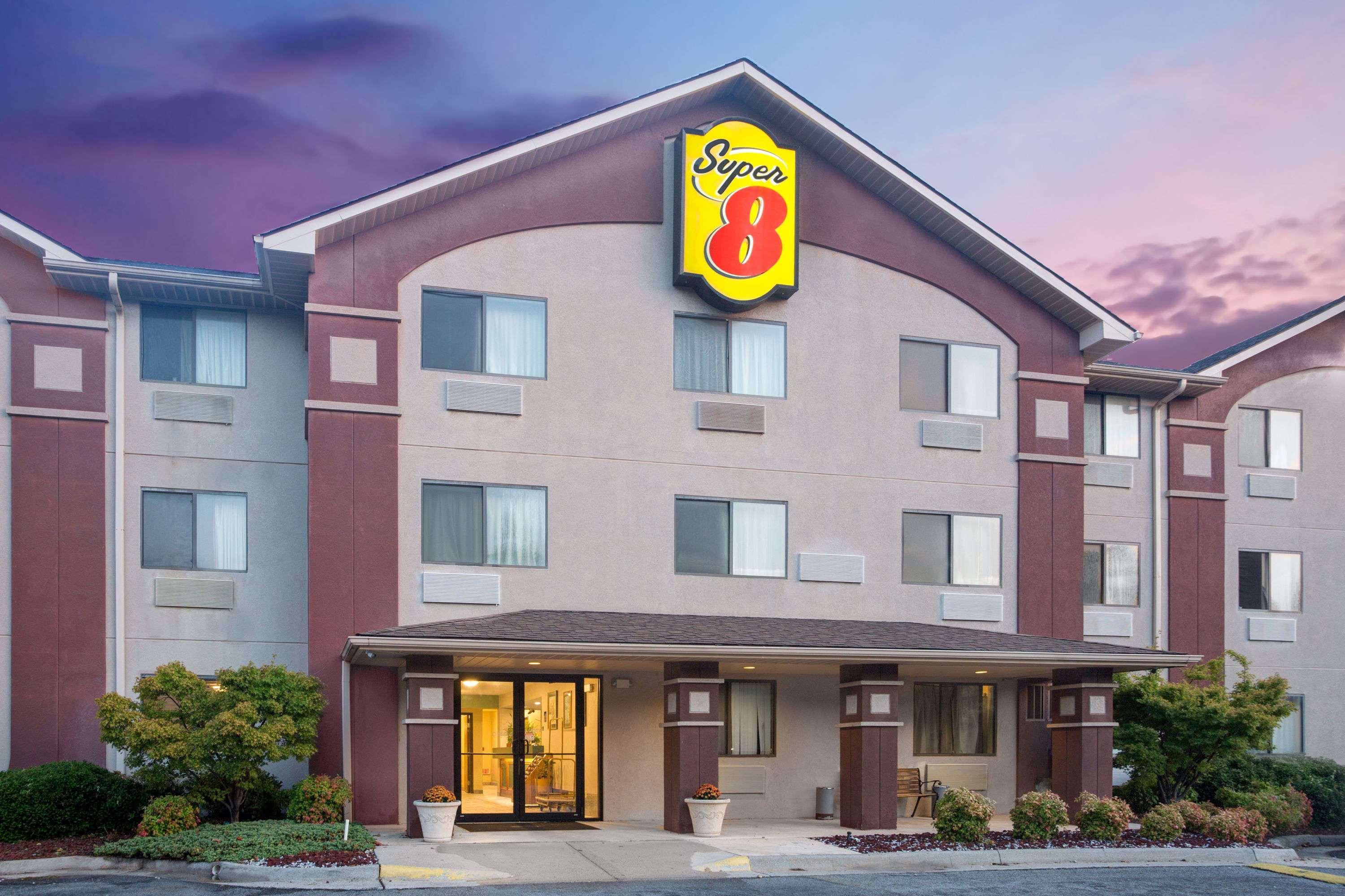 Super 8 By Wyndham Lynchburg Va Otel Dış mekan fotoğraf