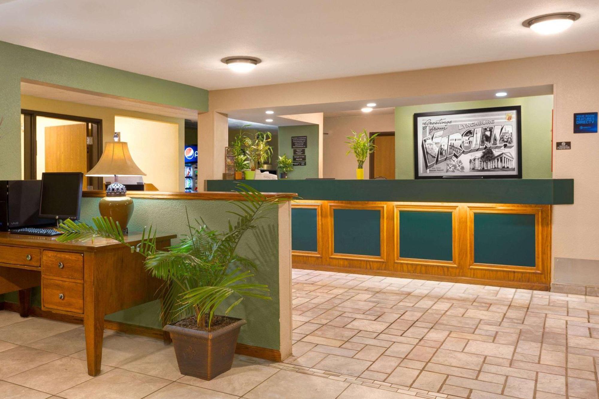 Super 8 By Wyndham Lynchburg Va Otel Dış mekan fotoğraf