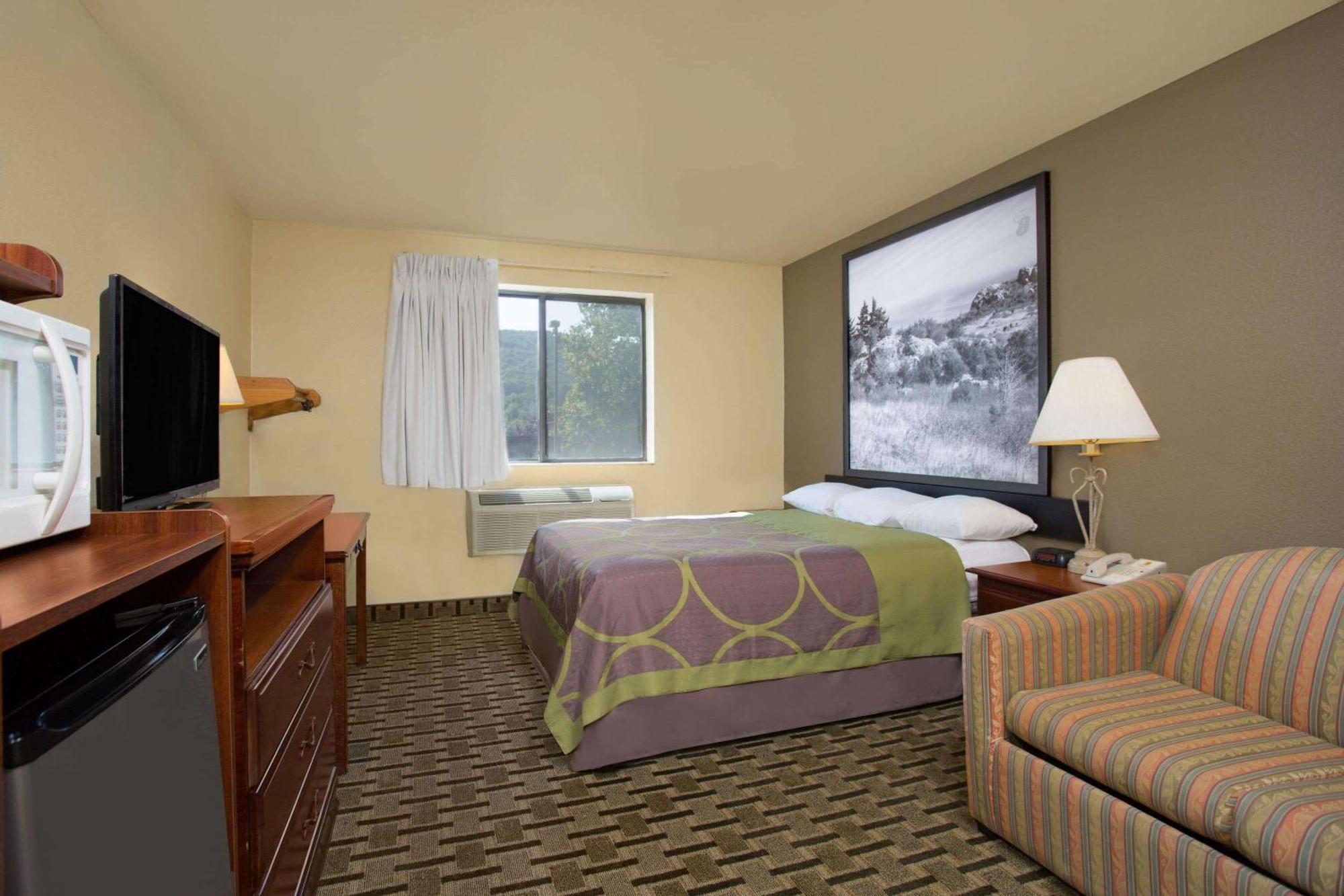 Super 8 By Wyndham Lynchburg Va Otel Dış mekan fotoğraf