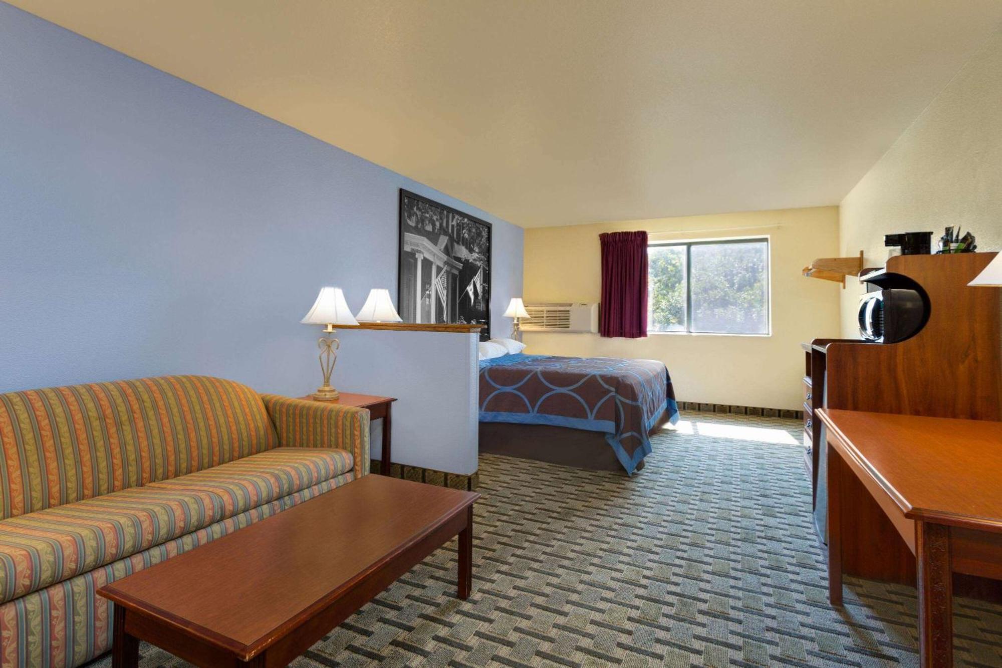Super 8 By Wyndham Lynchburg Va Otel Dış mekan fotoğraf