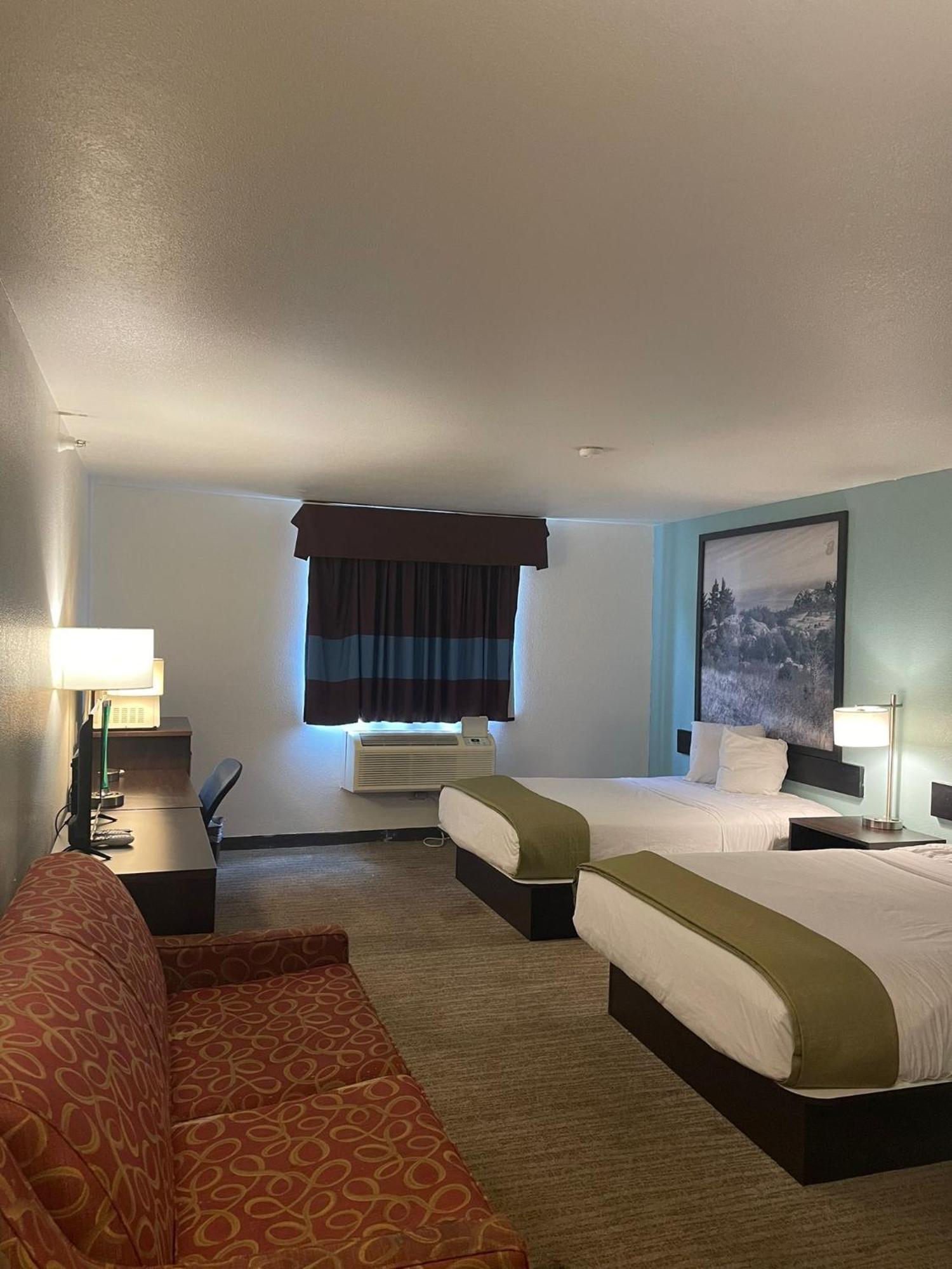 Super 8 By Wyndham Lynchburg Va Otel Dış mekan fotoğraf