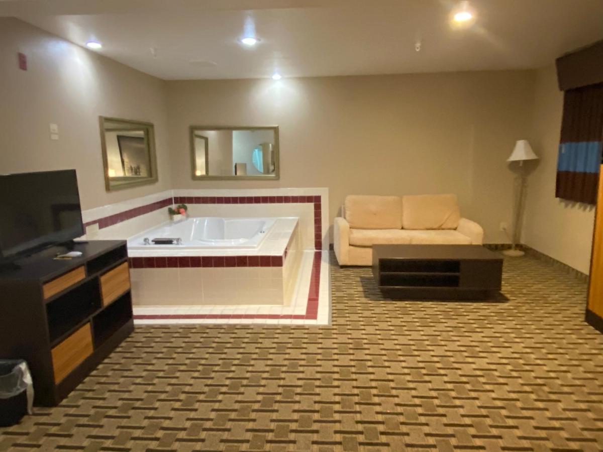Super 8 By Wyndham Lynchburg Va Otel Dış mekan fotoğraf