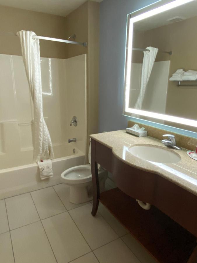 Super 8 By Wyndham Lynchburg Va Otel Dış mekan fotoğraf