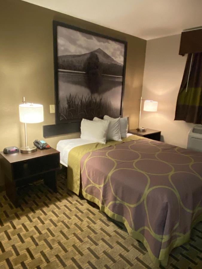 Super 8 By Wyndham Lynchburg Va Otel Dış mekan fotoğraf
